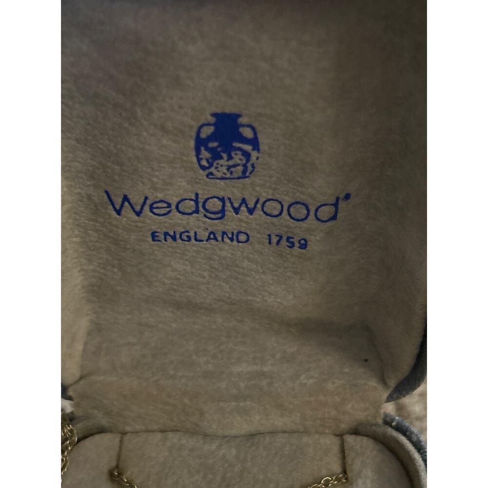 Wedgewood Sage Green Jasperware Pendant - Picture 3 of 5